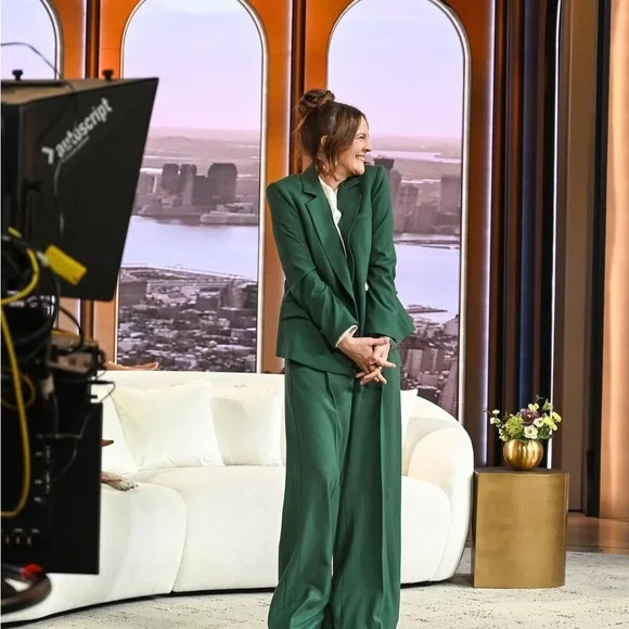 Veronica Beard Green Suit with Kona Dickey Jacket and Wide-Leg Pants (Like new) - Picture 6 of 14